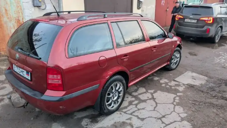 Рф учет!!!
Продается личный авто skoda octavia a4 tour
Авто служило верой и правдой много лет, за это время было сделано очень много, перебрана ходовка и т. П.
Мотор 1.6
Цена 600₽ 💰
Ничего нигде не стучит не бренчит не брякает, ничего не течет. Ездили аккуратно, в основном работа дом.
Вложили много сил и денег. Так же есть небольшие недочеты по кузову, пороги стаканы целые, салон ухоженный, в машине не курили!
Хорошая комплектация и самый надежный мотор
Стоит хорошая андроид магнитола
Торг у капота уместен, приезжайте смотрите
+79493897964 - фотография - 2