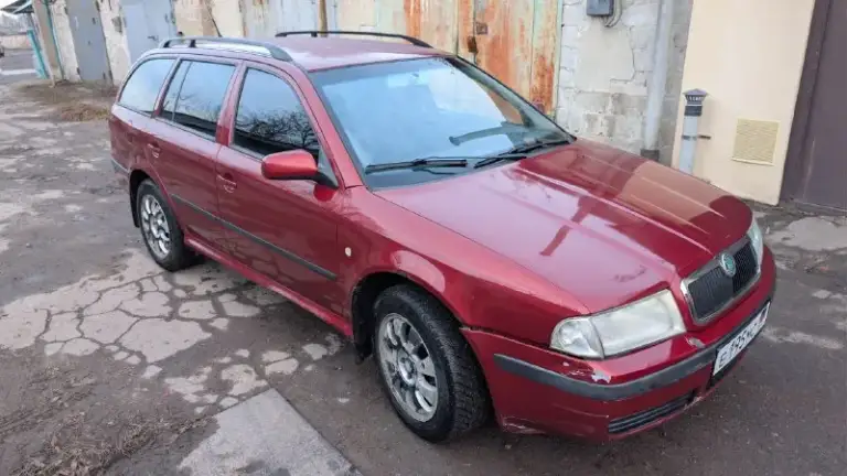 Рф учет!!!
Продается личный авто skoda octavia a4 tour
Авто служило верой и правдой много лет, за это время было сделано очень много, перебрана ходовка и т. П.
Мотор 1.6
Цена 600₽ 💰
Ничего нигде не стучит не бренчит не брякает, ничего не течет. Ездили аккуратно, в основном работа дом.
Вложили много сил и денег. Так же есть небольшие недочеты по кузову, пороги стаканы целые, салон ухоженный, в машине не курили!
Хорошая комплектация и самый надежный мотор
Стоит хорошая андроид магнитола
Торг у капота уместен, приезжайте смотрите
+79493897964 - фотография - 3