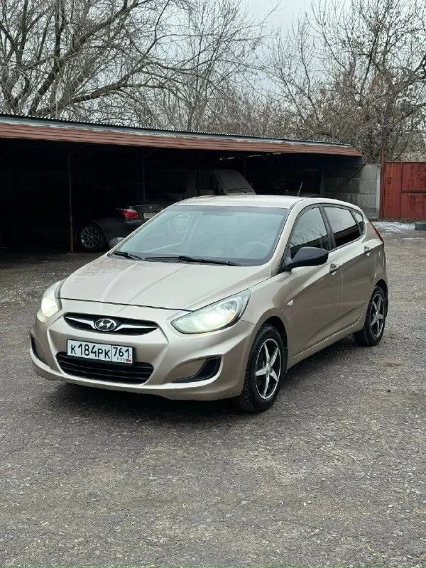 Hyundai solaris 2011 1.4 мкпп цена: 650.000 рублей + разумный торг реальному покупателю hyundai солярис - пробег 185.000 км - автотека зеленая - мотор и коробка на отлично нареканий нет, не дымит не троит - делать ничего не нужно сел и поехал - 2 комплекта колес зима (на дисках) лето (штампы) - комплектация 4 стеклоподъемника, подогрев сидений, подогрев заднего стекла, стоит хороший свет, мульти руль, электро-регулировка зеркал - печка, кондиционер все работает документы кристально чистые без штрафов, запретов и т. Д переоформление без проблем, могу присутствовать в мрэо осмотр макеевка тел: +7 (949) 097-61-76
📞 Звоните: +7(949)0976176 - фотография - 2