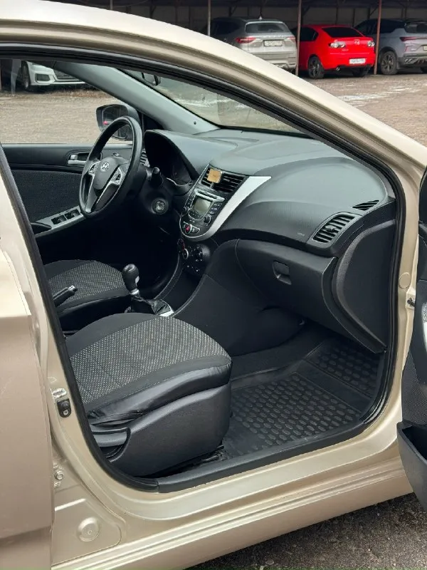 Hyundai solaris 2011 1.4 мкпп цена: 650.000 рублей + разумный торг реальному покупателю hyundai солярис - пробег 185.000 км - автотека зеленая - мотор и коробка на отлично нареканий нет, не дымит не троит - делать ничего не нужно сел и поехал - 2 комплекта колес зима (на дисках) лето (штампы) - комплектация 4 стеклоподъемника, подогрев сидений, подогрев заднего стекла, стоит хороший свет, мульти руль, электро-регулировка зеркал - печка, кондиционер все работает документы кристально чистые без штрафов, запретов и т. Д переоформление без проблем, могу присутствовать в мрэо осмотр макеевка тел: +7 (949) 097-61-76
📞 Звоните: +7(949)0976176 - фотография - 6