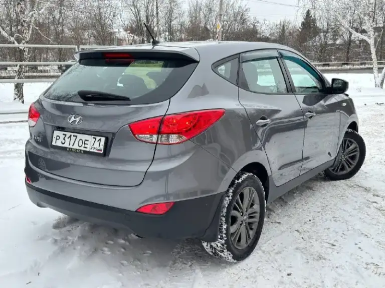 К вашему вниманию hyundai ix35 2014 года мотор 2.0 бензин
Пробег 185 тыс родного
2 Владельца
В идеальном состоянии как по кузову так и технически
Мотор работает отлично тихо без посторонних шумов
Коробка работает как нужно переключает плавно не пинает не задерживает
Все в идеале
Автомобиль в родном окрасе
1-Косметический окрас дверь косметика!!!
Без дтп!
Все стекла родные !!!
Кроме лобового
В этом автомобиле есть все для комфортной езды.
Юридически чистый автомобиль!!!
Продажа по договору купли-продажи или через мрэо!!!!
Комплектация
-Датчик света:
-Датчик дождя:
-Круиз контроль:
-Доводчики стёкол:
-Подогревы всех сидений:
-Помощь при спуске:
-Адаптивные фары:
-Парктроники:
-4 Стекло подъёмника:
-Электро зеркала:
-Подогрев зеркал заднего вида:
-Бортовой компьютер:
-Регистрация р. Ф 🇷🇺🇷🇺🇷🇺
Цена 1 340 000
Тел +79495095858
Тел +79895435743 телега ватсап - фотография - 4