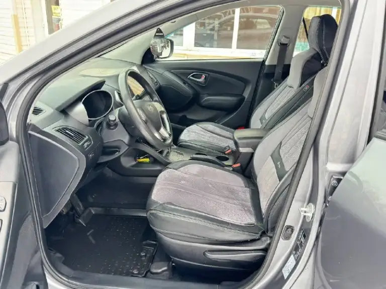 К вашему вниманию hyundai ix35 2014 года мотор 2.0 бензин
Пробег 185 тыс родного
2 Владельца
В идеальном состоянии как по кузову так и технически
Мотор работает отлично тихо без посторонних шумов
Коробка работает как нужно переключает плавно не пинает не задерживает
Все в идеале
Автомобиль в родном окрасе
1-Косметический окрас дверь косметика!!!
Без дтп!
Все стекла родные !!!
Кроме лобового
В этом автомобиле есть все для комфортной езды.
Юридически чистый автомобиль!!!
Продажа по договору купли-продажи или через мрэо!!!!
Комплектация
-Датчик света:
-Датчик дождя:
-Круиз контроль:
-Доводчики стёкол:
-Подогревы всех сидений:
-Помощь при спуске:
-Адаптивные фары:
-Парктроники:
-4 Стекло подъёмника:
-Электро зеркала:
-Подогрев зеркал заднего вида:
-Бортовой компьютер:
-Регистрация р. Ф 🇷🇺🇷🇺🇷🇺
Цена 1 340 000
Тел +79495095858
Тел +79895435743 телега ватсап - фотография - 9