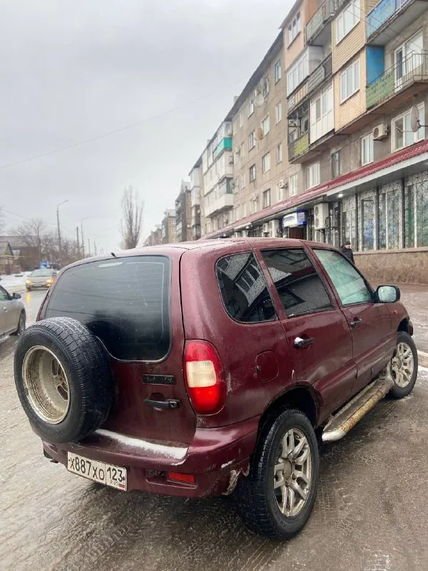 Продам chevrolet ниву 2004 года
На полном боевом ходу!
Двигатель едет бодра, без масложора!
По технике отлично
Раздатка и блокировка 4x4 работает
Гребет как танк !
Дно целое, пороги чуть уставшие
Салон живой чистый
2 Эсп
Гур работает
Печка жарит 🔥
Косячки по кузову есть
На фото видно.
Документы чистые, полное переоформление.
Цена 310 тыс торг
Нахожусь в енакиево
+79490441619
📲 Tg: а`
📞 Звоните: +7(949)0441619 - фотография - 3