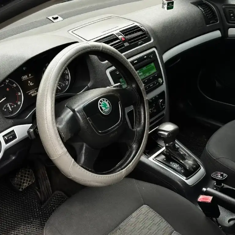 Skoda octavia a5 рестайлинг 🇩🇪 2009г. В 1.6 бензин акпп aisin автомобиль от хозяина, в целом сел поехал, критичных нюансов нет. Хорошая комплектация по кузову на фото два комплекта ключей, зимняя резина гарантия юридической чистоты, переоформление без проблем ✅ 570.000₽ 🎁 чуток поторгуемся у капота +79494723633 захар евгеньевич
📞 Звоните: +7(949)4723633 - фотография - 4
