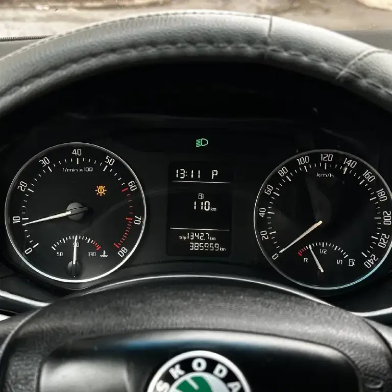 Skoda octavia a5 рестайлинг 🇩🇪 2009г. В 1.6 бензин акпп aisin автомобиль от хозяина, в целом сел поехал, критичных нюансов нет. Хорошая комплектация по кузову на фото два комплекта ключей, зимняя резина гарантия юридической чистоты, переоформление без проблем ✅ 570.000₽ 🎁 чуток поторгуемся у капота +79494723633 захар евгеньевич
📞 Звоните: +7(949)4723633 - фотография - 5
