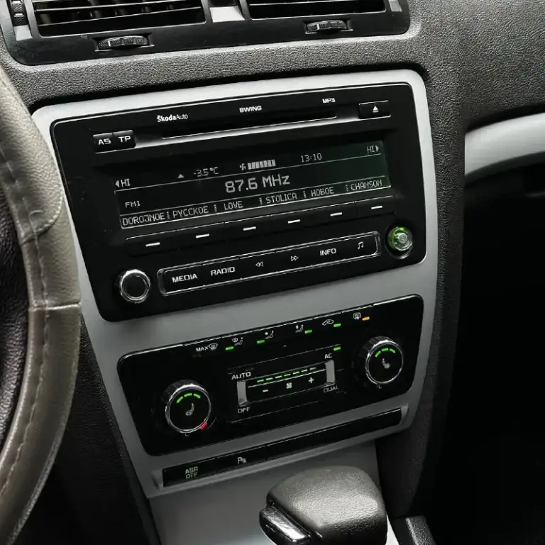 Skoda octavia a5 рестайлинг 🇩🇪 2009г. В 1.6 бензин акпп aisin автомобиль от хозяина, в целом сел поехал, критичных нюансов нет. Хорошая комплектация по кузову на фото два комплекта ключей, зимняя резина гарантия юридической чистоты, переоформление без проблем ✅ 570.000₽ 🎁 чуток поторгуемся у капота +79494723633 захар евгеньевич
📞 Звоните: +7(949)4723633 - фотография - 6