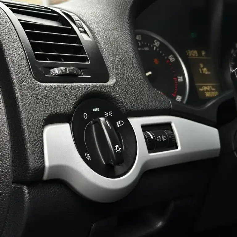 Skoda octavia a5 рестайлинг 🇩🇪 2009г. В 1.6 бензин акпп aisin автомобиль от хозяина, в целом сел поехал, критичных нюансов нет. Хорошая комплектация по кузову на фото два комплекта ключей, зимняя резина гарантия юридической чистоты, переоформление без проблем ✅ 570.000₽ 🎁 чуток поторгуемся у капота +79494723633 захар евгеньевич
📞 Звоните: +7(949)4723633 - фотография - 7