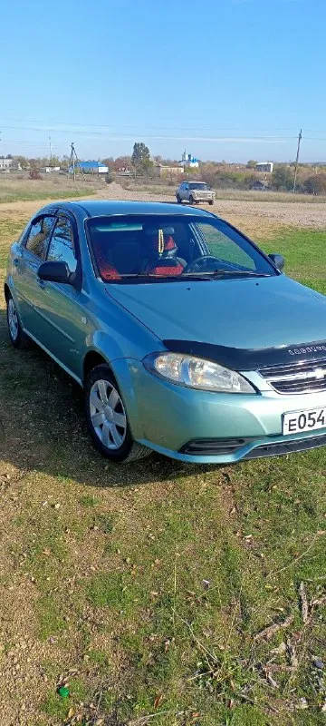 Продам семейный автомобиль chevrolet лачетти хетчбэк за 530т. Р, 2006г. 1.4 на 95 л. С, мкпп, гур, абс, цз, кондиционер, задний парктроник все работает, чек не горит, пробег 205т. Км, автомобиль вложений не требует, кузов без рыжиков как на фото, мотор сухой, масло не расходует не дымит катализатор на месте. Все жидкости заменены ничего не вытекает. Салон чистый ухоженный, работает каждая кнопка, новый компрессор кондиционера с трубками и радиаторами, новый радиатор печки, стекла родные, лобовое без сколов и трещин, дно без гнили и рыжиков, машина на зимней резине, лето тоже имеется. Задатки, обмены, свои цены не предлагать!!! Хотите посмотреть, заранее звоните +7949 9240292 цена 530т
📲 Tg: олег олегович
📞 Звоните: +7(949)9240292 - фотография - 10