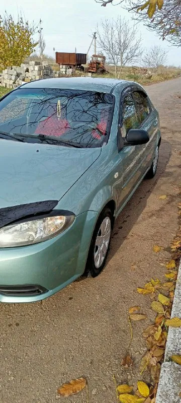 Продам семейный автомобиль chevrolet лачетти хетчбэк за 530т. Р, 2006г. 1.4 на 95 л. С, мкпп, гур, абс, цз, кондиционер, задний парктроник все работает, чек не горит, пробег 205т. Км, автомобиль вложений не требует, кузов без рыжиков как на фото, мотор сухой, масло не расходует не дымит катализатор на месте. Все жидкости заменены ничего не вытекает. Салон чистый ухоженный, работает каждая кнопка, новый компрессор кондиционера с трубками и радиаторами, новый радиатор печки, стекла родные, лобовое без сколов и трещин, дно без гнили и рыжиков, машина на зимней резине, лето тоже имеется. Задатки, обмены, свои цены не предлагать!!! Хотите посмотреть, заранее звоните +7949 9240292 цена 530т
📲 Tg: олег олегович
📞 Звоните: +7(949)9240292 - фотография - 3