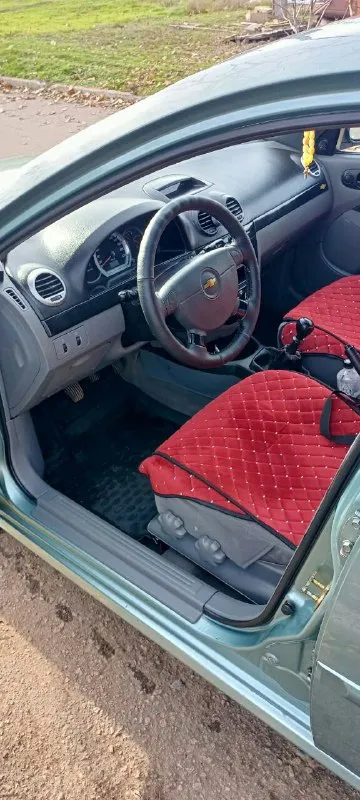 Продам семейный автомобиль chevrolet лачетти хетчбэк за 530т. Р, 2006г. 1.4 на 95 л. С, мкпп, гур, абс, цз, кондиционер, задний парктроник все работает, чек не горит, пробег 205т. Км, автомобиль вложений не требует, кузов без рыжиков как на фото, мотор сухой, масло не расходует не дымит катализатор на месте. Все жидкости заменены ничего не вытекает. Салон чистый ухоженный, работает каждая кнопка, новый компрессор кондиционера с трубками и радиаторами, новый радиатор печки, стекла родные, лобовое без сколов и трещин, дно без гнили и рыжиков, машина на зимней резине, лето тоже имеется. Задатки, обмены, свои цены не предлагать!!! Хотите посмотреть, заранее звоните +7949 9240292 цена 530т
📲 Tg: олег олегович
📞 Звоните: +7(949)9240292 - фотография - 6