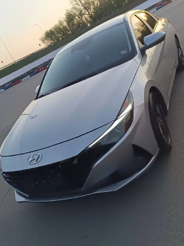 Продам hyundai elantra sport 2021 года. 67000 км. Объем двигателя 2.0л. Подогрев сидений, подогрев зеркал,2-x зонный климат-контроль,
Мультируль, адаптивный круиз-контроль, камера заднего вида, старт-стоп,
Бесключевой доступ, система курсовой устойчивости (стабилизации). Электронная приборка, цветной дисплей с wi-fi и интеграцией android/apple (carplay), акустика, aux, bluetooth, usb, gps (система смм), голосовое управление. Беспородная зарядка.
Автозапуск, подушки безопасности (airbag), abs, esp. Электро ручник/auto hold, датчик света, датчик дождя, авто дальний. Дистроник, удержание в полосе и датчик слепых зон. Датчик давления шин с показаниями каждого колеса на экране. Аварийное торможение при угрозе столкновения
-Масла, фильтра поменяны
2 190 000 Руб. Торг.
+7 949 77 88 099
📲 Tg: р т
📞 Звоните: +7(949)7788099 - фотография - 1