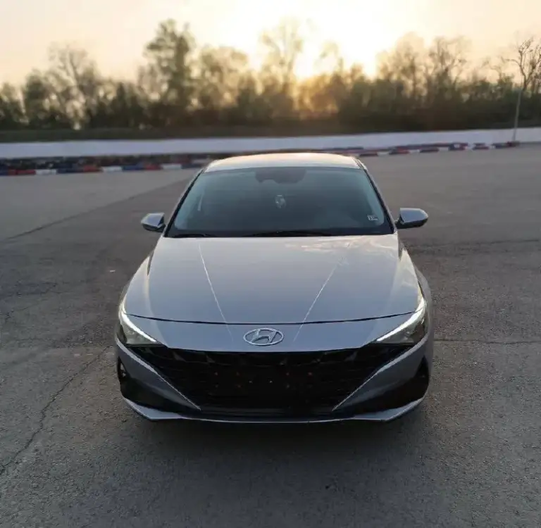 Продам hyundai elantra sport 2021 года. 67000 км. Объем двигателя 2.0л. Подогрев сидений, подогрев зеркал,2-x зонный климат-контроль,
Мультируль, адаптивный круиз-контроль, камера заднего вида, старт-стоп,
Бесключевой доступ, система курсовой устойчивости (стабилизации). Электронная приборка, цветной дисплей с wi-fi и интеграцией android/apple (carplay), акустика, aux, bluetooth, usb, gps (система смм), голосовое управление. Беспородная зарядка.
Автозапуск, подушки безопасности (airbag), abs, esp. Электро ручник/auto hold, датчик света, датчик дождя, авто дальний. Дистроник, удержание в полосе и датчик слепых зон. Датчик давления шин с показаниями каждого колеса на экране. Аварийное торможение при угрозе столкновения
-Масла, фильтра поменяны
2 190 000 Руб. Торг.
+7 949 77 88 099
📲 Tg: р т
📞 Звоните: +7(949)7788099 - фотография - 2