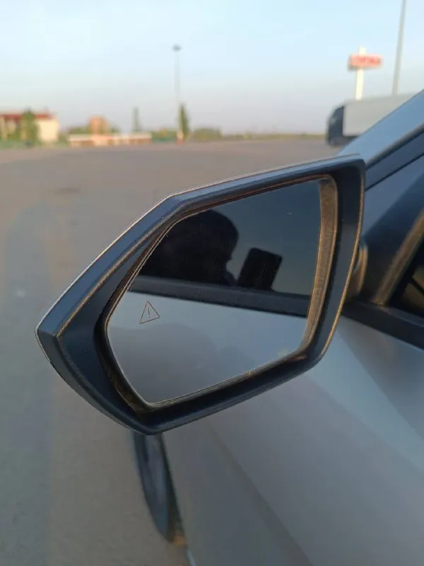 Продам hyundai elantra sport 2021 года. 67000 км. Объем двигателя 2.0л. Подогрев сидений, подогрев зеркал,2-x зонный климат-контроль,
Мультируль, адаптивный круиз-контроль, камера заднего вида, старт-стоп,
Бесключевой доступ, система курсовой устойчивости (стабилизации). Электронная приборка, цветной дисплей с wi-fi и интеграцией android/apple (carplay), акустика, aux, bluetooth, usb, gps (система смм), голосовое управление. Беспородная зарядка.
Автозапуск, подушки безопасности (airbag), abs, esp. Электро ручник/auto hold, датчик света, датчик дождя, авто дальний. Дистроник, удержание в полосе и датчик слепых зон. Датчик давления шин с показаниями каждого колеса на экране. Аварийное торможение при угрозе столкновения
-Масла, фильтра поменяны
2 190 000 Руб. Торг.
+7 949 77 88 099
📲 Tg: р т
📞 Звоните: +7(949)7788099 - фотография - 7