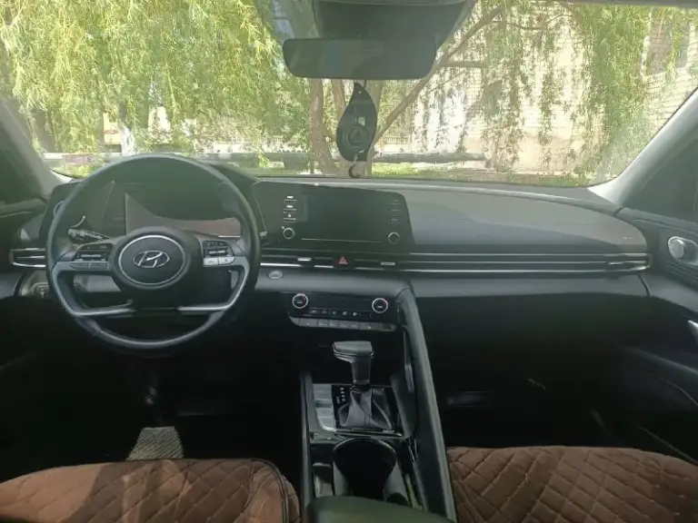 Продам hyundai elantra sport 2021 года. 67000 км. Объем двигателя 2.0л. Подогрев сидений, подогрев зеркал,2-x зонный климат-контроль,
Мультируль, адаптивный круиз-контроль, камера заднего вида, старт-стоп,
Бесключевой доступ, система курсовой устойчивости (стабилизации). Электронная приборка, цветной дисплей с wi-fi и интеграцией android/apple (carplay), акустика, aux, bluetooth, usb, gps (система смм), голосовое управление. Беспородная зарядка.
Автозапуск, подушки безопасности (airbag), abs, esp. Электро ручник/auto hold, датчик света, датчик дождя, авто дальний. Дистроник, удержание в полосе и датчик слепых зон. Датчик давления шин с показаниями каждого колеса на экране. Аварийное торможение при угрозе столкновения
-Масла, фильтра поменяны
2 190 000 Руб. Торг.
+7 949 77 88 099
📲 Tg: р т
📞 Звоните: +7(949)7788099 - фотография - 8