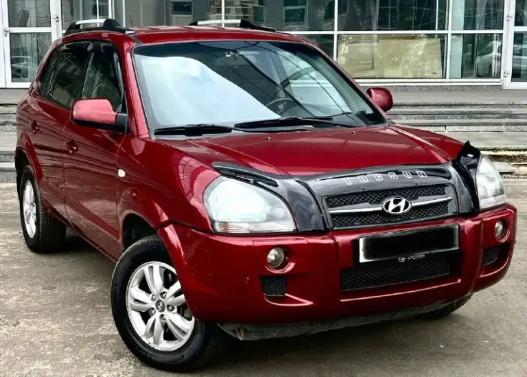 Продам идеальный hyundai tucson 2.0 бензин. Коробка автомат
2008 Год выпуска
Кузов в отличном состоянии в родном окрасе!
Техническое состояние — превосходное! Недавно было проведено полное техническое обслуживание. Все стекла оригинальные, а геометрия кузова идеально ровная. Безопасность на высшем уровне, все герметики завод. Двигатель работает как часы: тихо, быстро. Автоматическая коробка передач переключается мягко и легко. Ходовая часть не имеет стуков. На машине установлены диски r16 на хорошей резине.
Комплектация богатая: климат-контроль, подогревы сидений, гидроусилитель руля, подушки безопасности airbag, система abs, электрическая регулировка зеркал с обогревом, электрические стеклоподъёмники с доводчиками и сигнализация. Дополнительно установлены мультимедиа с bluetooth, качественная аудиосистема и тонировка задней полусферы. Ржавчины и гнили нет нигде. Днище, пороги, стаканы, лонжероны — всё целое!цена 885.000₽ торг!все вопросы по телефону +79493578236 или телега +79094166333 - фотография - 3