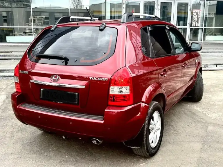 Продам идеальный hyundai tucson 2.0 бензин. Коробка автомат
2008 Год выпуска
Кузов в отличном состоянии в родном окрасе!
Техническое состояние — превосходное! Недавно было проведено полное техническое обслуживание. Все стекла оригинальные, а геометрия кузова идеально ровная. Безопасность на высшем уровне, все герметики завод. Двигатель работает как часы: тихо, быстро. Автоматическая коробка передач переключается мягко и легко. Ходовая часть не имеет стуков. На машине установлены диски r16 на хорошей резине.
Комплектация богатая: климат-контроль, подогревы сидений, гидроусилитель руля, подушки безопасности airbag, система abs, электрическая регулировка зеркал с обогревом, электрические стеклоподъёмники с доводчиками и сигнализация. Дополнительно установлены мультимедиа с bluetooth, качественная аудиосистема и тонировка задней полусферы. Ржавчины и гнили нет нигде. Днище, пороги, стаканы, лонжероны — всё целое!цена 885.000₽ торг!все вопросы по телефону +79493578236 или телега +79094166333 - фотография - 4