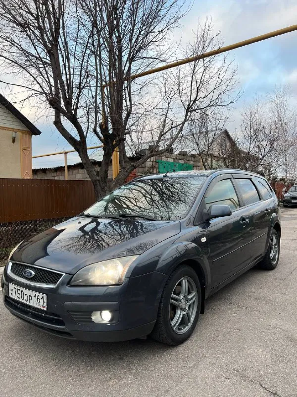 Продам ford focus 2 ghia европеец сборка германия!
Год: 2007
Пробег: 320 родной
Двигатель 1.6 бензин работает отлично ровно, едет очень хорошо, ходовая отличная без стуков, и прочего, кузов в очень достойном состоянии без гнили и дыр, днище, пороги отличные! Дтп не было, везде заводская сборка
Комплектация ghia богатая с эл. Привод сидений, подогревами сидений, зеркал, esp(курсовая устойчивость), круиз контроль, мульт руль, сенсорная мультимедиа, датчик света, и дождя, эл, зеркала, камера заднего вида, задние парктроники, эл. Регулировка фар, бортовой компьютер. Дисковые тормоза вкруг, отличная зимняя резина! Центральный замок, автомобиль ухоженый за все время 2 владельца было, птс оригинал, 3 ключа! Очень вместительный универсал
Документы чистые без штрафов и запретов.
Вложений не требует
Полное переоформление!
Торг есть
Цена: 570000
📍Мариуполь
📞+79496463727 - фотография - 1