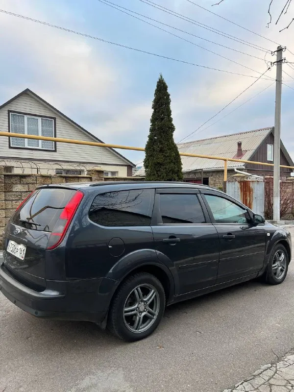 Продам ford focus 2 ghia европеец сборка германия!
Год: 2007
Пробег: 320 родной
Двигатель 1.6 бензин работает отлично ровно, едет очень хорошо, ходовая отличная без стуков, и прочего, кузов в очень достойном состоянии без гнили и дыр, днище, пороги отличные! Дтп не было, везде заводская сборка
Комплектация ghia богатая с эл. Привод сидений, подогревами сидений, зеркал, esp(курсовая устойчивость), круиз контроль, мульт руль, сенсорная мультимедиа, датчик света, и дождя, эл, зеркала, камера заднего вида, задние парктроники, эл. Регулировка фар, бортовой компьютер. Дисковые тормоза вкруг, отличная зимняя резина! Центральный замок, автомобиль ухоженый за все время 2 владельца было, птс оригинал, 3 ключа! Очень вместительный универсал
Документы чистые без штрафов и запретов.
Вложений не требует
Полное переоформление!
Торг есть
Цена: 570000
📍Мариуполь
📞+79496463727 - фотография - 5