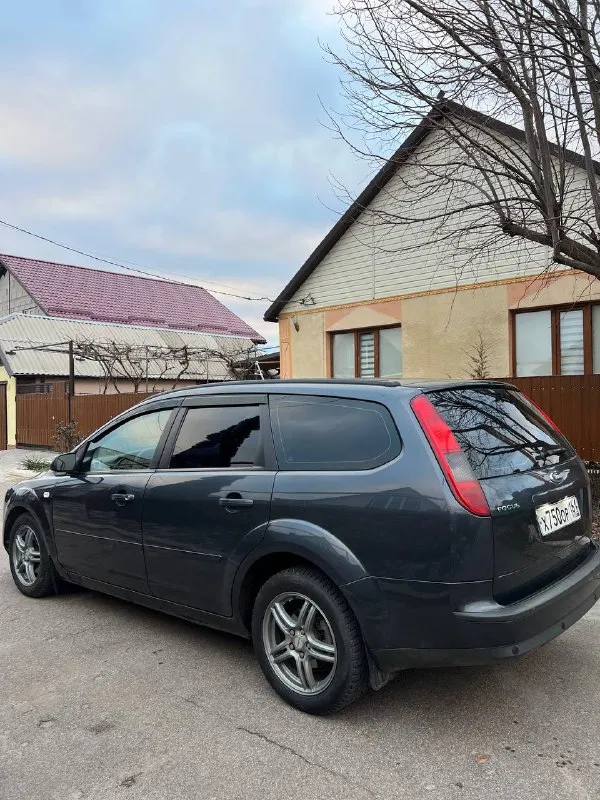 Продам ford focus 2 ghia европеец сборка германия!
Год: 2007
Пробег: 320 родной
Двигатель 1.6 бензин работает отлично ровно, едет очень хорошо, ходовая отличная без стуков, и прочего, кузов в очень достойном состоянии без гнили и дыр, днище, пороги отличные! Дтп не было, везде заводская сборка
Комплектация ghia богатая с эл. Привод сидений, подогревами сидений, зеркал, esp(курсовая устойчивость), круиз контроль, мульт руль, сенсорная мультимедиа, датчик света, и дождя, эл, зеркала, камера заднего вида, задние парктроники, эл. Регулировка фар, бортовой компьютер. Дисковые тормоза вкруг, отличная зимняя резина! Центральный замок, автомобиль ухоженый за все время 2 владельца было, птс оригинал, 3 ключа! Очень вместительный универсал
Документы чистые без штрафов и запретов.
Вложений не требует
Полное переоформление!
Торг есть
Цена: 570000
📍Мариуполь
📞+79496463727 - фотография - 6