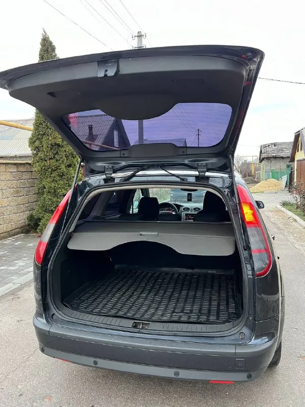 Продам ford focus 2 ghia европеец сборка германия!
Год: 2007
Пробег: 320 родной
Двигатель 1.6 бензин работает отлично ровно, едет очень хорошо, ходовая отличная без стуков, и прочего, кузов в очень достойном состоянии без гнили и дыр, днище, пороги отличные! Дтп не было, везде заводская сборка
Комплектация ghia богатая с эл. Привод сидений, подогревами сидений, зеркал, esp(курсовая устойчивость), круиз контроль, мульт руль, сенсорная мультимедиа, датчик света, и дождя, эл, зеркала, камера заднего вида, задние парктроники, эл. Регулировка фар, бортовой компьютер. Дисковые тормоза вкруг, отличная зимняя резина! Центральный замок, автомобиль ухоженый за все время 2 владельца было, птс оригинал, 3 ключа! Очень вместительный универсал
Документы чистые без штрафов и запретов.
Вложений не требует
Полное переоформление!
Торг есть
Цена: 570000
📍Мариуполь
📞+79496463727 - фотография - 7
