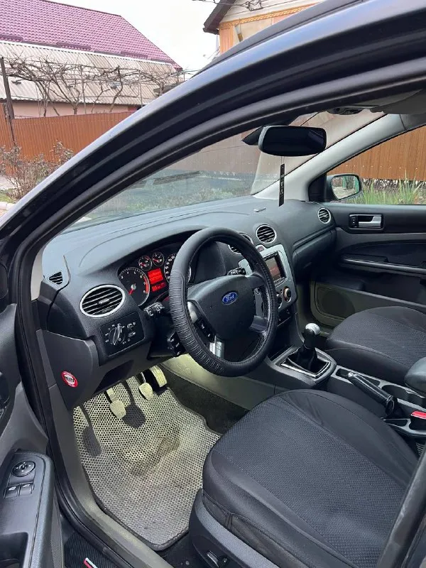 Продам ford focus 2 ghia европеец сборка германия!
Год: 2007
Пробег: 320 родной
Двигатель 1.6 бензин работает отлично ровно, едет очень хорошо, ходовая отличная без стуков, и прочего, кузов в очень достойном состоянии без гнили и дыр, днище, пороги отличные! Дтп не было, везде заводская сборка
Комплектация ghia богатая с эл. Привод сидений, подогревами сидений, зеркал, esp(курсовая устойчивость), круиз контроль, мульт руль, сенсорная мультимедиа, датчик света, и дождя, эл, зеркала, камера заднего вида, задние парктроники, эл. Регулировка фар, бортовой компьютер. Дисковые тормоза вкруг, отличная зимняя резина! Центральный замок, автомобиль ухоженый за все время 2 владельца было, птс оригинал, 3 ключа! Очень вместительный универсал
Документы чистые без штрафов и запретов.
Вложений не требует
Полное переоформление!
Торг есть
Цена: 570000
📍Мариуполь
📞+79496463727 - фотография - 8
