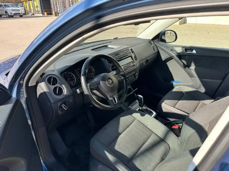 Срочно продам
Volkswagen tiguan, 2012 г. , 1.4л tsi.
Пробег: 243 000 км.
Акп dsg, работает плавно, без пинков. Мотор работает ровно, обслуживался регулярно.
Автомобиль в хорошем состоянии. Ходовая полностью обслужена, ничего не стучит, колодки/тормозные диски поменяны в круг. Салон чистый, ухоженный. Автотека зеленая!!

Комплектация: электро-регулировка зеркал с подогревом и складыванием, мультируль, датчик света/дождя, двузонный климат контроль, подогревы сидений, auto-hold, электроручник, задние парктроники, abs, esp, омыватель фар. Плюсом второй комплект резины. Владею три года и оформлена на меня!
Цена: 1 200 000 руб.
Осмотр г. Горловка
Телефон: +7 949 313-13-32 - фотография - 8
