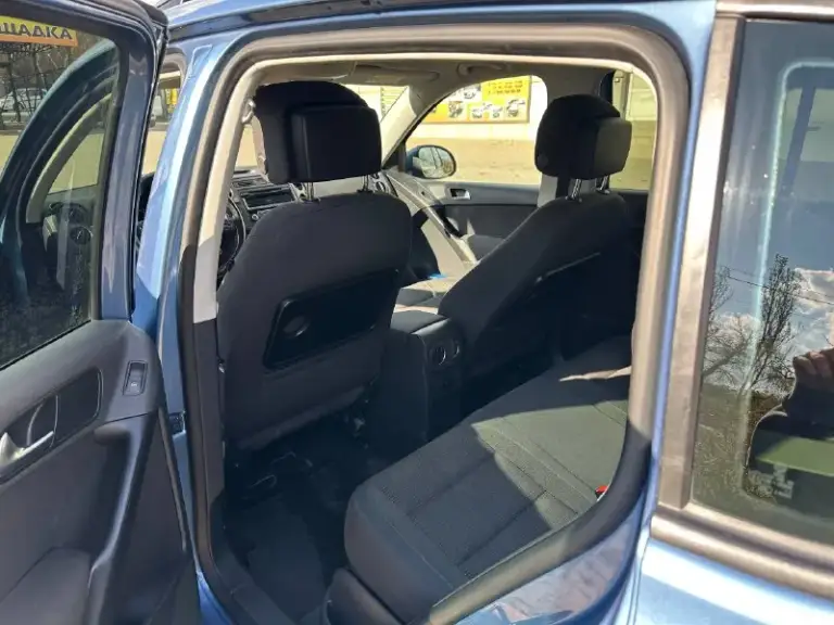 Срочно продам
Volkswagen tiguan, 2012 г. , 1.4л tsi.
Пробег: 243 000 км.
Акп dsg, работает плавно, без пинков. Мотор работает ровно, обслуживался регулярно.
Автомобиль в хорошем состоянии. Ходовая полностью обслужена, ничего не стучит, колодки/тормозные диски поменяны в круг. Салон чистый, ухоженный. Автотека зеленая!!

Комплектация: электро-регулировка зеркал с подогревом и складыванием, мультируль, датчик света/дождя, двузонный климат контроль, подогревы сидений, auto-hold, электроручник, задние парктроники, abs, esp, омыватель фар. Плюсом второй комплект резины. Владею три года и оформлена на меня!
Цена: 1 200 000 руб.
Осмотр г. Горловка
Телефон: +7 949 313-13-32 - фотография - 9