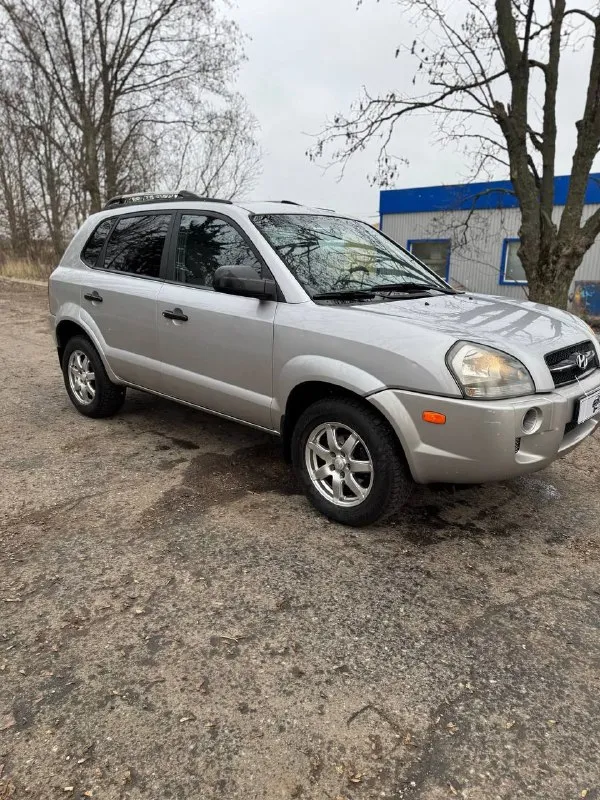 🚗 💰Продам автомобиль💰🚀
     Hyundai tucson
▶️ ❗️Пробег 96 тыс❗️ 😱
▶️ Год выпуска: 2004 г.
▶️Обьем 2.0
      ❗️❗️ Акпп ❗️✅ бережное использование, есть автотека по запросу.
🔥 Автомобиль в отличной комплектации:
• Кондиционер работает ❗️
• Полный стеклопакет
• Легкосплавные диски + новая зимняя резина.
❗Предоставлю видео обзор по требованию!

🏛 Юридически автомобиль чист, без штрафов и запретов!
Уже на 180 регионе
🏢 Осмотр в г. Амвросиевка или по договорённости в любом городе.
Доставка в любой город л-днр
☎ Телефон для связи: +79493391770
+79490789890
Телеграмм, мах. Вацап на номере.
Телефон включен всегда!
💰 Цена 870.000 тысяч рублей.
    Торг возможен но не      желателен 😜 - фотография - 1