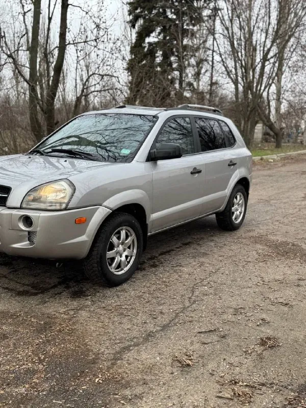 🚗 💰Продам автомобиль💰🚀
     Hyundai tucson
▶️ ❗️Пробег 96 тыс❗️ 😱
▶️ Год выпуска: 2004 г.
▶️Обьем 2.0
      ❗️❗️ Акпп ❗️✅ бережное использование, есть автотека по запросу.
🔥 Автомобиль в отличной комплектации:
• Кондиционер работает ❗️
• Полный стеклопакет
• Легкосплавные диски + новая зимняя резина.
❗Предоставлю видео обзор по требованию!

🏛 Юридически автомобиль чист, без штрафов и запретов!
Уже на 180 регионе
🏢 Осмотр в г. Амвросиевка или по договорённости в любом городе.
Доставка в любой город л-днр
☎ Телефон для связи: +79493391770
+79490789890
Телеграмм, мах. Вацап на номере.
Телефон включен всегда!
💰 Цена 870.000 тысяч рублей.
    Торг возможен но не      желателен 😜 - фотография - 3