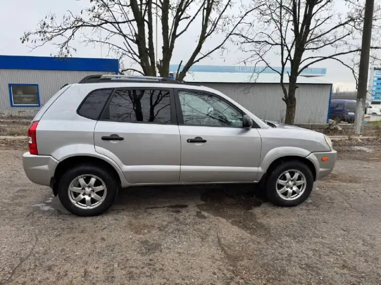 🚗 💰Продам автомобиль💰🚀
     Hyundai tucson
▶️ ❗️Пробег 96 тыс❗️ 😱
▶️ Год выпуска: 2004 г.
▶️Обьем 2.0
      ❗️❗️ Акпп ❗️✅ бережное использование, есть автотека по запросу.
🔥 Автомобиль в отличной комплектации:
• Кондиционер работает ❗️
• Полный стеклопакет
• Легкосплавные диски + новая зимняя резина.
❗Предоставлю видео обзор по требованию!

🏛 Юридически автомобиль чист, без штрафов и запретов!
Уже на 180 регионе
🏢 Осмотр в г. Амвросиевка или по договорённости в любом городе.
Доставка в любой город л-днр
☎ Телефон для связи: +79493391770
+79490789890
Телеграмм, мах. Вацап на номере.
Телефон включен всегда!
💰 Цена 870.000 тысяч рублей.
    Торг возможен но не      желателен 😜 - фотография - 4