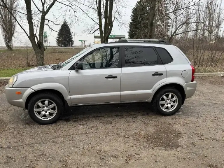 🚗 💰Продам автомобиль💰🚀
     Hyundai tucson
▶️ ❗️Пробег 96 тыс❗️ 😱
▶️ Год выпуска: 2004 г.
▶️Обьем 2.0
      ❗️❗️ Акпп ❗️✅ бережное использование, есть автотека по запросу.
🔥 Автомобиль в отличной комплектации:
• Кондиционер работает ❗️
• Полный стеклопакет
• Легкосплавные диски + новая зимняя резина.
❗Предоставлю видео обзор по требованию!

🏛 Юридически автомобиль чист, без штрафов и запретов!
Уже на 180 регионе
🏢 Осмотр в г. Амвросиевка или по договорённости в любом городе.
Доставка в любой город л-днр
☎ Телефон для связи: +79493391770
+79490789890
Телеграмм, мах. Вацап на номере.
Телефон включен всегда!
💰 Цена 870.000 тысяч рублей.
    Торг возможен но не      желателен 😜 - фотография - 5