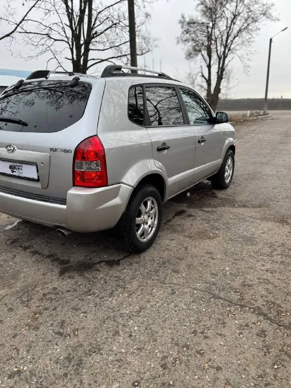 🚗 💰Продам автомобиль💰🚀
     Hyundai tucson
▶️ ❗️Пробег 96 тыс❗️ 😱
▶️ Год выпуска: 2004 г.
▶️Обьем 2.0
      ❗️❗️ Акпп ❗️✅ бережное использование, есть автотека по запросу.
🔥 Автомобиль в отличной комплектации:
• Кондиционер работает ❗️
• Полный стеклопакет
• Легкосплавные диски + новая зимняя резина.
❗Предоставлю видео обзор по требованию!

🏛 Юридически автомобиль чист, без штрафов и запретов!
Уже на 180 регионе
🏢 Осмотр в г. Амвросиевка или по договорённости в любом городе.
Доставка в любой город л-днр
☎ Телефон для связи: +79493391770
+79490789890
Телеграмм, мах. Вацап на номере.
Телефон включен всегда!
💰 Цена 870.000 тысяч рублей.
    Торг возможен но не      желателен 😜 - фотография - 8