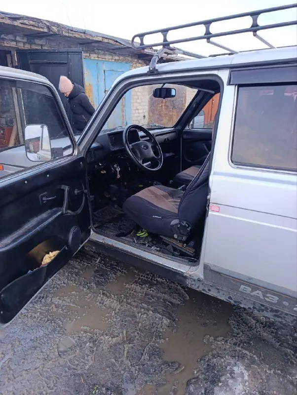 Ваз (lada) 4x4 (нива) 1.8 mt, 2004, 108 000 км
Год выпуска: 2004;
Объём двигателя: 1.8 л;
Коробка передач: механическая (mt);
Привод: полный (4wd) — уверенно держит дорогу в любых условиях;
Топливо: бензин, газ (не зарегистрированный
Кузов: 4 двери.
Состояние: автомобиль в рабочем состоянии, двигатель работает ровно, без нареканий. Ходовая часть проверена
Ходовая часть пересобранная, стоит новый генератор, новые шрусовые кардоны, кузов имеет следы эксплуатации но без серьёзных повреждений.
Возможна переделка под инжектор, вся проводка имеется
Место нахождение: г. Горловка, донецкая область
Телефон:+79493237108
Цена:450 тыс. Руб, без торга
📞 Звоните: +7(949)3237108 - фотография - 1