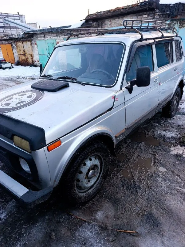 Ваз (lada) 4x4 (нива) 1.8 mt, 2004, 108 000 км
Год выпуска: 2004;
Объём двигателя: 1.8 л;
Коробка передач: механическая (mt);
Привод: полный (4wd) — уверенно держит дорогу в любых условиях;
Топливо: бензин, газ (не зарегистрированный
Кузов: 4 двери.
Состояние: автомобиль в рабочем состоянии, двигатель работает ровно, без нареканий. Ходовая часть проверена
Ходовая часть пересобранная, стоит новый генератор, новые шрусовые кардоны, кузов имеет следы эксплуатации но без серьёзных повреждений.
Возможна переделка под инжектор, вся проводка имеется
Место нахождение: г. Горловка, донецкая область
Телефон:+79493237108
Цена:450 тыс. Руб, без торга
📞 Звоните: +7(949)3237108 - фотография - 3