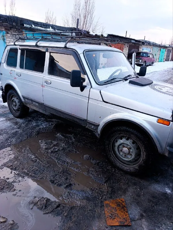 Ваз (lada) 4x4 (нива) 1.8 mt, 2004, 108 000 км
Год выпуска: 2004;
Объём двигателя: 1.8 л;
Коробка передач: механическая (mt);
Привод: полный (4wd) — уверенно держит дорогу в любых условиях;
Топливо: бензин, газ (не зарегистрированный
Кузов: 4 двери.
Состояние: автомобиль в рабочем состоянии, двигатель работает ровно, без нареканий. Ходовая часть проверена
Ходовая часть пересобранная, стоит новый генератор, новые шрусовые кардоны, кузов имеет следы эксплуатации но без серьёзных повреждений.
Возможна переделка под инжектор, вся проводка имеется
Место нахождение: г. Горловка, донецкая область
Телефон:+79493237108
Цена:450 тыс. Руб, без торга
📞 Звоните: +7(949)3237108 - фотография - 4