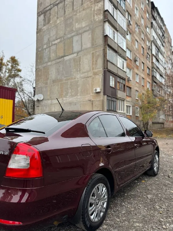 В продаже skoda octavia a5 (2012 г)
1.6 Механика.
141.000 Оригинального пробега✅
1 Хозяин. ( машина местная, не пригон )
Стоит газ. Оборудование ✅
Автомобиль в идеальном состоянии как внешне, так и внутри. Машина отполированна, нанесена керамика ✅
Недавно была сделана полностью ходовая часть.
За машиной ухаживали, денег не жалели.
Кожаный салон в идеальном состоянии.
Работает абсолютно все.
Двигатель на 5+, коробка без замечаний, ходовая 5+ ✅
В машине стоит планшет teyes, 2 комплекта ковриков в подарок.
2 Комплекта колес.
Резина зима новая, лето на литье.
Авто прошло полное т/о
По машине делать абсолютно ничего не нужно, сел - поехал.
Цена: 1.135.000 рублей.
Продаю в связи с покупкой нового авто.
Звонить по номеру +79496072294 ( если недоступен telegram, whatsapp по этому номеру 📱) 🤝
📲 Tg: @valut777
📞 Звоните: +7(949)6072294 - фотография - 1