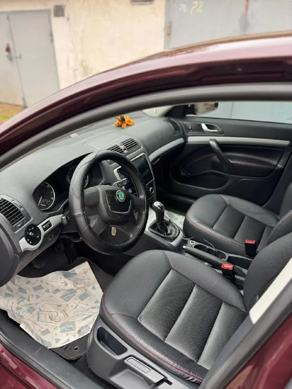 В продаже skoda octavia a5 (2012 г)
1.6 Механика.
141.000 Оригинального пробега✅
1 Хозяин. ( машина местная, не пригон )
Стоит газ. Оборудование ✅
Автомобиль в идеальном состоянии как внешне, так и внутри. Машина отполированна, нанесена керамика ✅
Недавно была сделана полностью ходовая часть.
За машиной ухаживали, денег не жалели.
Кожаный салон в идеальном состоянии.
Работает абсолютно все.
Двигатель на 5+, коробка без замечаний, ходовая 5+ ✅
В машине стоит планшет teyes, 2 комплекта ковриков в подарок.
2 Комплекта колес.
Резина зима новая, лето на литье.
Авто прошло полное т/о
По машине делать абсолютно ничего не нужно, сел - поехал.
Цена: 1.135.000 рублей.
Продаю в связи с покупкой нового авто.
Звонить по номеру +79496072294 ( если недоступен telegram, whatsapp по этому номеру 📱) 🤝
📲 Tg: @valut777
📞 Звоните: +7(949)6072294 - фотография - 2