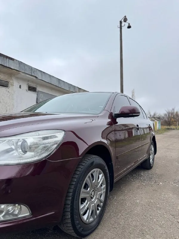 В продаже skoda octavia a5 (2012 г)
1.6 Механика.
141.000 Оригинального пробега✅
1 Хозяин. ( машина местная, не пригон )
Стоит газ. Оборудование ✅
Автомобиль в идеальном состоянии как внешне, так и внутри. Машина отполированна, нанесена керамика ✅
Недавно была сделана полностью ходовая часть.
За машиной ухаживали, денег не жалели.
Кожаный салон в идеальном состоянии.
Работает абсолютно все.
Двигатель на 5+, коробка без замечаний, ходовая 5+ ✅
В машине стоит планшет teyes, 2 комплекта ковриков в подарок.
2 Комплекта колес.
Резина зима новая, лето на литье.
Авто прошло полное т/о
По машине делать абсолютно ничего не нужно, сел - поехал.
Цена: 1.135.000 рублей.
Продаю в связи с покупкой нового авто.
Звонить по номеру +79496072294 ( если недоступен telegram, whatsapp по этому номеру 📱) 🤝
📲 Tg: @valut777
📞 Звоните: +7(949)6072294 - фотография - 5
