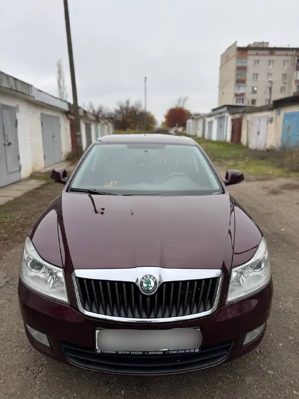 В продаже skoda octavia a5 (2012 г)
1.6 Механика.
141.000 Оригинального пробега✅
1 Хозяин. ( машина местная, не пригон )
Стоит газ. Оборудование ✅
Автомобиль в идеальном состоянии как внешне, так и внутри. Машина отполированна, нанесена керамика ✅
Недавно была сделана полностью ходовая часть.
За машиной ухаживали, денег не жалели.
Кожаный салон в идеальном состоянии.
Работает абсолютно все.
Двигатель на 5+, коробка без замечаний, ходовая 5+ ✅
В машине стоит планшет teyes, 2 комплекта ковриков в подарок.
2 Комплекта колес.
Резина зима новая, лето на литье.
Авто прошло полное т/о
По машине делать абсолютно ничего не нужно, сел - поехал.
Цена: 1.135.000 рублей.
Продаю в связи с покупкой нового авто.
Звонить по номеру +79496072294 ( если недоступен telegram, whatsapp по этому номеру 📱) 🤝
📲 Tg: @valut777
📞 Звоните: +7(949)6072294 - фотография - 7