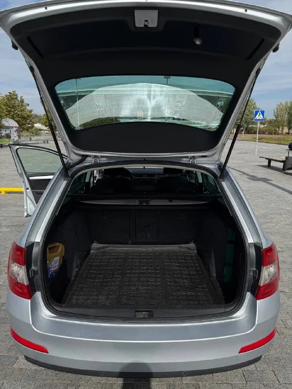 ❗️Продам skoda octavia а7, 2014 г. В. , чешская сборка. 250 000 км чистого, трассового пробега, 1.6 турбодизель, механика.
Авто обслужено, в авариях не была, все расходники своевременно менялись, гаражное хранение, чехол на руле и передних сидениях. Ходовая, коробка, двигатель в отличном состоянии. Любые проверки приветствуются (за ваш счет). За весь срок эксплуатации авто ни разу не подвело, едет плавно и ровно.
💴 - 1 150 000 ₽ (Обоснованный торг уместен)
📞 - +79494532394
Донецк - фотография - 10
