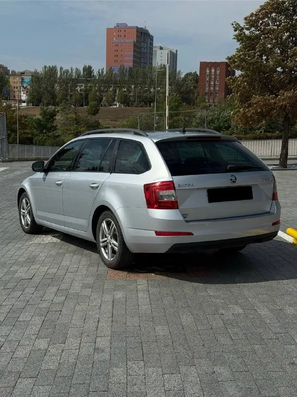 ❗️Продам skoda octavia а7, 2014 г. В. , чешская сборка. 250 000 км чистого, трассового пробега, 1.6 турбодизель, механика.
Авто обслужено, в авариях не была, все расходники своевременно менялись, гаражное хранение, чехол на руле и передних сидениях. Ходовая, коробка, двигатель в отличном состоянии. Любые проверки приветствуются (за ваш счет). За весь срок эксплуатации авто ни разу не подвело, едет плавно и ровно.
💴 - 1 150 000 ₽ (Обоснованный торг уместен)
📞 - +79494532394
Донецк - фотография - 2