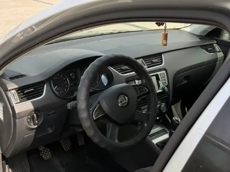 ❗️Продам skoda octavia а7, 2014 г. В. , чешская сборка. 250 000 км чистого, трассового пробега, 1.6 турбодизель, механика.
Авто обслужено, в авариях не была, все расходники своевременно менялись, гаражное хранение, чехол на руле и передних сидениях. Ходовая, коробка, двигатель в отличном состоянии. Любые проверки приветствуются (за ваш счет). За весь срок эксплуатации авто ни разу не подвело, едет плавно и ровно.
💴 - 1 150 000 ₽ (Обоснованный торг уместен)
📞 - +79494532394
Донецк - фотография - 6