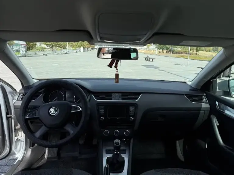 ❗️Продам skoda octavia а7, 2014 г. В. , чешская сборка. 250 000 км чистого, трассового пробега, 1.6 турбодизель, механика.
Авто обслужено, в авариях не была, все расходники своевременно менялись, гаражное хранение, чехол на руле и передних сидениях. Ходовая, коробка, двигатель в отличном состоянии. Любые проверки приветствуются (за ваш счет). За весь срок эксплуатации авто ни разу не подвело, едет плавно и ровно.
💴 - 1 150 000 ₽ (Обоснованный торг уместен)
📞 - +79494532394
Донецк - фотография - 7