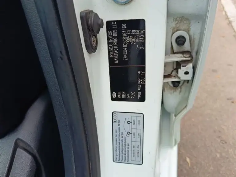 Hyundai accent 2012 года, двигатель 1.6, коробка автомат. Оригинальный пробег 107.000, увеличивается понемногу( вторая машина в семье, до 80.000 есть сервисная книжка).
Покупался в салоне, по птс я первый хозяин, по-факту второй. Уже стоит на учёте 181 регион.
Самая топовая комплектация: 16-дюймовые диски ( запаска тоже), 6 подушек безопасности, электронный контроль устойчивости, система бесключевого доступа с кнопкой запуска двигателя, климат-контроль, bluetooth, заводская камера заднего вида и задний парктроник, обогрев передних сидений, зеркал, заднего стекла и зоны дворников. Сигналка с обратной связью, два ключа, два комплекта дисков.
Из минусов: был скользящий удар в левую сторону, пострадал низ дверей, двери заменил на новые оригинальные hyundai ( все фото предоставлю). Стекла, безопасность, все родное.
В остальном - состояние близко к идеалу для ее возраста, за ваш счёт проверим на любом сто. Цена - 1 000 000.
Обмен не интересует. Аргументированный торг у авто г. Донецка.
+79490153797 - фотография - 10