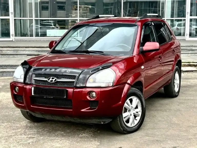 Продам идеальный hyundai tucson 2.0 бензин. Коробка автомат
2008 Год выпуска
Кузов в отличном состоянии в родном окрасе!
Техническое состояние — превосходное! Недавно было проведено полное техническое обслуживание. Все стекла оригинальные, а геометрия кузова идеально ровная. Безопасность на высшем уровне, все герметики завод. Двигатель работает как часы: тихо, быстро. Автоматическая коробка передач переключается мягко и легко. Ходовая часть не имеет стуков. На машине установлены диски r16 на хорошей резине.
Комплектация богатая: климат-контроль, подогревы сидений, гидроусилитель руля, подушки безопасности airbag, система abs, электрическая регулировка зеркал с обогревом, электрические стеклоподъёмники с доводчиками и сигнализация. Дополнительно установлены мультимедиа с bluetooth, качественная аудиосистема и тонировка задней полусферы. Ржавчины и гнили нет нигде. Днище, пороги, стаканы, лонжероны — всё целое!цена 885.000₽ торг!все вопросы по телефону +79493578236 - фотография - 1