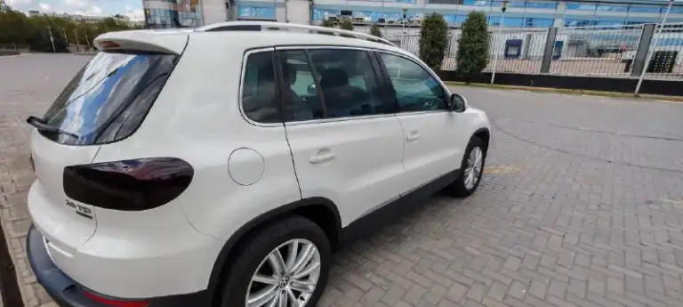 🚗 Volkswagen tiguan год: 2012 тип кпп: автомат, полный привод двигатель : 2.0 tsi (cawb) пробег: 186000 мой личный авто, я второй хозяин покупал чуть менее 2х лет назад, 200л. С. , адаптивный свет, два комплекта свежей резины и дисков (зима 2000км пробега, лето 1000км), круиз контроль, и т. Д. , учитывая пробег сделано большое то в ваг сервисе "шкода" обслужена ходовая (аморты, сайленты, тяги, опоры стоек и т. Д. ), замена цепи грм, замена тнвд, клапан фазорегулятора, основной радиатор, вентилятор, катушки, свечи и ещё по мелочи что я уже и не помню, на большинство работ есть расчет заявки и валяются старые замененные запчасти в гараже, машина не новая, есть косячки по лкп мелкие, отдаю 2 комплекта резины, показ в донецке. Цена: 1100000руб тел +79495040600
📞 Звоните: +7(949)5040600 - фотография - 5