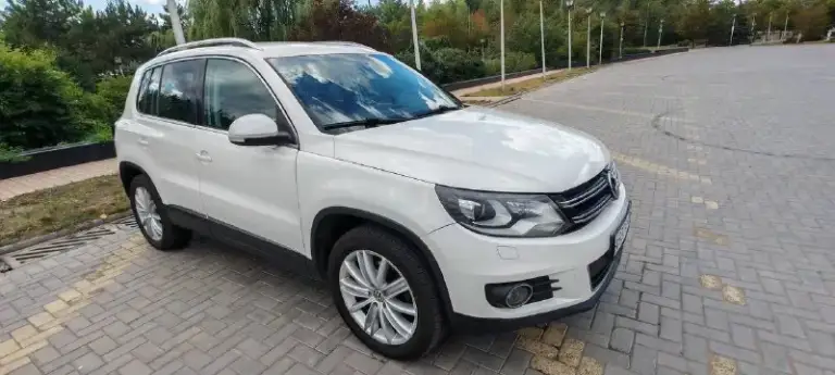 🚗 Volkswagen tiguan
Год: 2012
Тип кпп: автомат, полный привод
Двигатель : 2.0 tsi (cawb)
Пробег: 186000
Мой личный авто, я второй хозяин покупал чуть менее 2х лет назад, 200л. С. , адаптивный свет, два комплекта свежей резины и дисков (зима 2000км пробега, лето 1000км), круиз контроль, и т. Д. , учитывая пробег сделано большое то в ваг сервисе "шкода" обслужена ходовая (аморты, сайленты, тяги, опоры стоек и т. Д. ), замена цепи грм, замена тнвд, клапан фазорегулятора, основной радиатор, вентилятор, катушки, свечи и ещё по мелочи что я уже и не помню, на большинство работ есть расчет заявки и валяются старые замененные запчасти в гараже, машина не новая, есть косячки по лкп мелкие, отдаю 2 комплекта резины, показ в донецке.
Цена: 1100000руб
Моб тел +79495040600 - фотография - 4