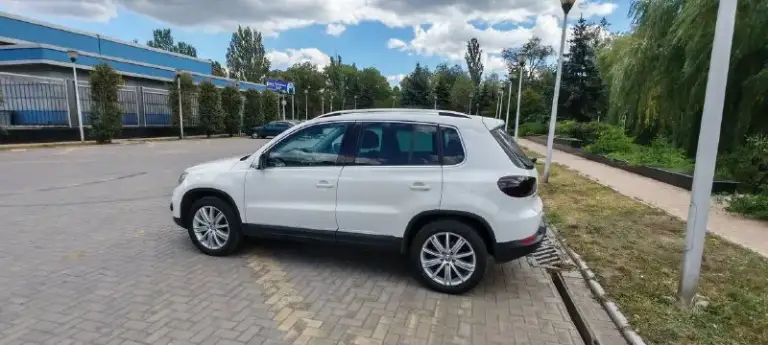 🚗 Volkswagen tiguan
Год: 2012
Тип кпп: автомат, полный привод
Двигатель : 2.0 tsi (cawb)
Пробег: 186000
Мой личный авто, я второй хозяин покупал чуть менее 2х лет назад, 200л. С. , адаптивный свет, два комплекта свежей резины и дисков (зима 2000км пробега, лето 1000км), круиз контроль, и т. Д. , учитывая пробег сделано большое то в ваг сервисе "шкода" обслужена ходовая (аморты, сайленты, тяги, опоры стоек и т. Д. ), замена цепи грм, замена тнвд, клапан фазорегулятора, основной радиатор, вентилятор, катушки, свечи и ещё по мелочи что я уже и не помню, на большинство работ есть расчет заявки и валяются старые замененные запчасти в гараже, машина не новая, есть косячки по лкп мелкие, отдаю 2 комплекта резины, показ в донецке.
Цена: 1100000руб
Моб тел +79495040600 - фотография - 7