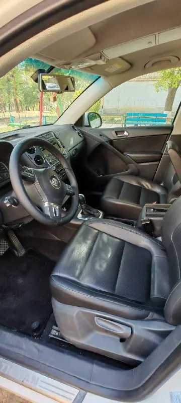 🚗 Volkswagen tiguan
Год: 2012
Тип кпп: автомат, полный привод
Двигатель : 2.0 tsi (cawb)
Пробег: 186000
Мой личный авто, я второй хозяин покупал чуть менее 2х лет назад, 200л. С. , адаптивный свет, два комплекта свежей резины и дисков (зима 2000км пробега, лето 1000км), круиз контроль, и т. Д. , учитывая пробег сделано большое то в ваг сервисе "шкода" обслужена ходовая (аморты, сайленты, тяги, опоры стоек и т. Д. ), замена цепи грм, замена тнвд, клапан фазорегулятора, основной радиатор, вентилятор, катушки, свечи и ещё по мелочи что я уже и не помню, на большинство работ есть расчет заявки и валяются старые замененные запчасти в гараже, машина не новая, есть косячки по лкп мелкие, отдаю 2 комплекта резины, показ в донецке.
Цена: 1100000руб
Моб тел +79495040600 - фотография - 9