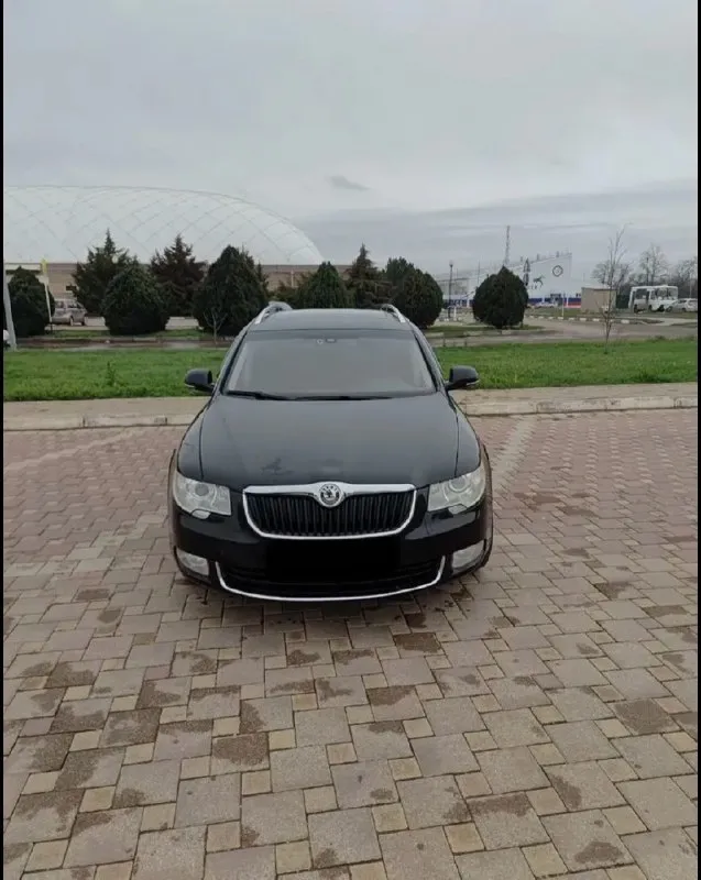 Skoda superb, 2012г, 2.0 коробка автомат, пробег 190000тыс. , расход 6.5л - 7л, трасса 5.5л, комплектация максимальная - без ключевой доступ - старт-стоп - датчики давления в шинах, дождя и света - адаптивные поворотные линзы с led лампами - адаптивные туманки - панорамная крыша - 4-х зонный климат контроль - круиз контроль - многофункциональный бортовой компьютер - кожаные сидения с электро-приводом, памятью и подкачкой поясницы - электро-привод багажника - подогревы передних и задних сидений - парктроник - мультируль - подрулевые лепестки - cd, mp3, usb, bluetooth, aux и отличная аудио система состояние мотора отличное, не дымит не троит и работает ровно, коробка на отлично без пинков и рывков, ходовая в порядке ничего не стучит. Новая зимняя резина очень вместительный семейный автомобиль с высоким клиренсом документы в порядке, переоформление без проблем цена: 690.000₽ +79493145540
📞 Звоните: +7(949)3145540 - фотография - 1